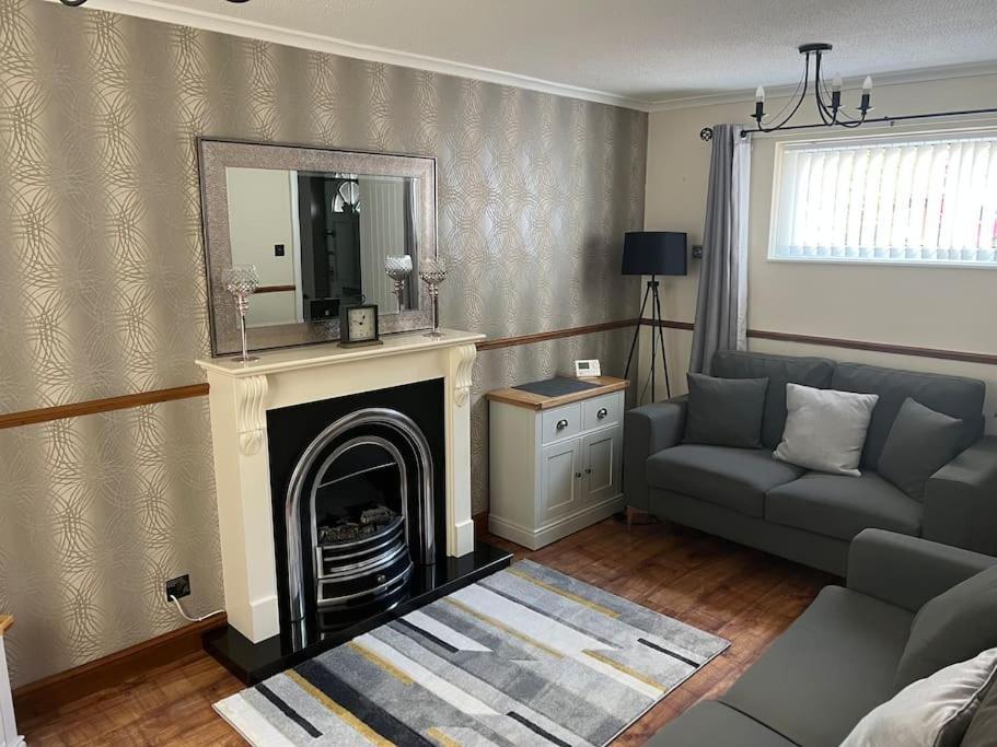 Well Presented 2 Bedroom House Village Holiday Let Strensall Esterno foto